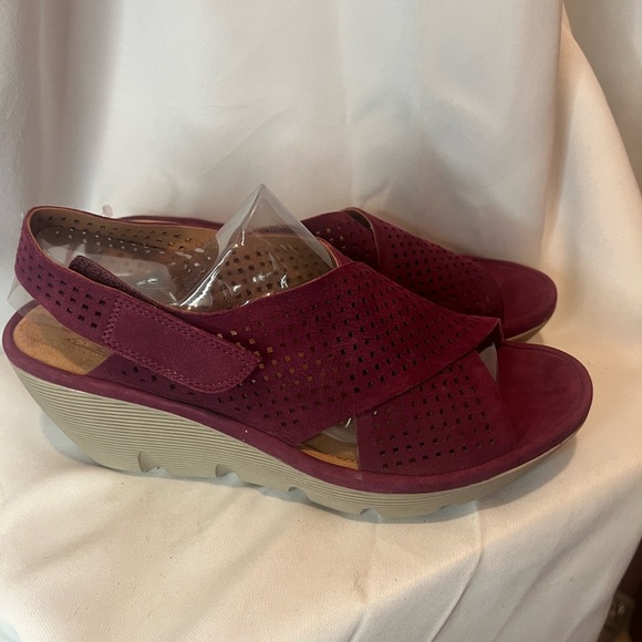 Clarks Clarene Suede Burgundy and Tan Wedges with Breathable Design nwot - Picture 1 of 7